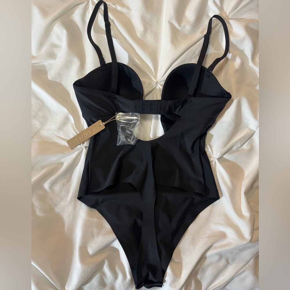 Skims Bodysuit - Picture 3 of 4